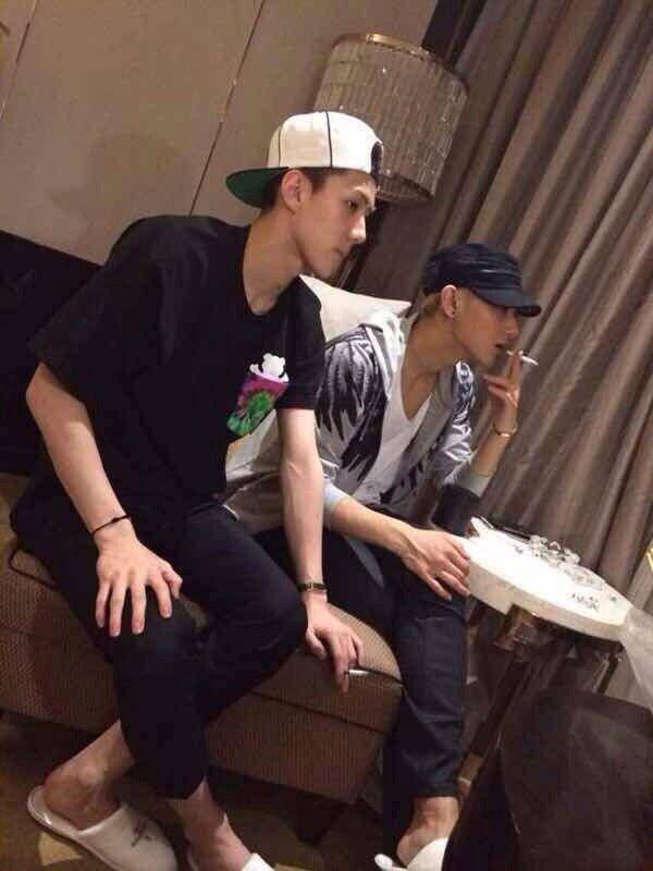 Sehun EXO dan Tao (koreaboo.com)