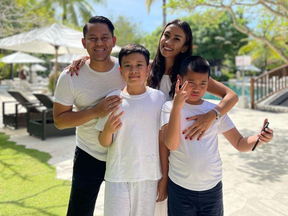 9 Potret Melanie Putria Setelah Menikah, Bahagia dengan Keluarga Baru