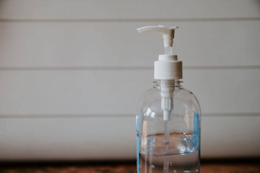 ilustrasi hand sanitizer (unsplash.com/Kelly Sikkema)