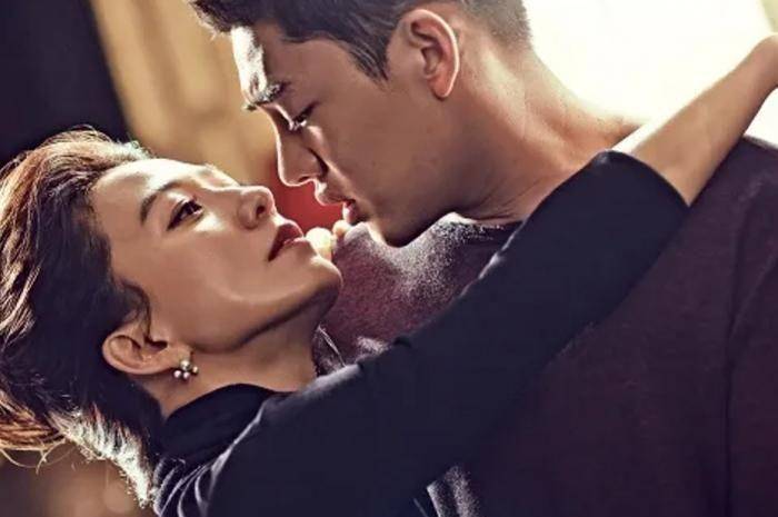 Kim Hee Ae dan Yoo Ah In dalam drama Secret Love Affair