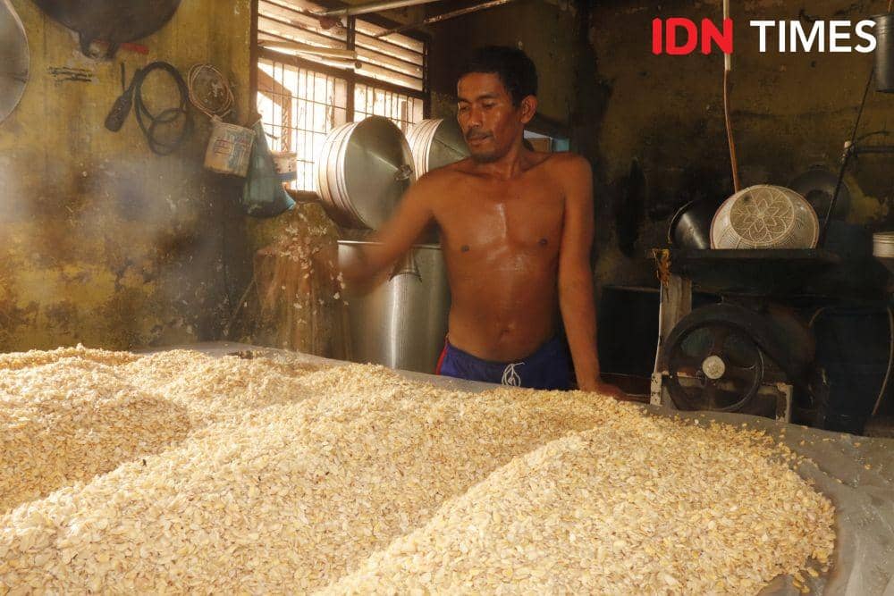 Harga Kedelai Tinggi, Omzet Pengrajin Tempe Turun Rp200 Ribu Sehari