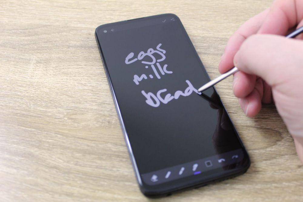 potret Motorola Moto G Stylus (2022) (lifewire.com)