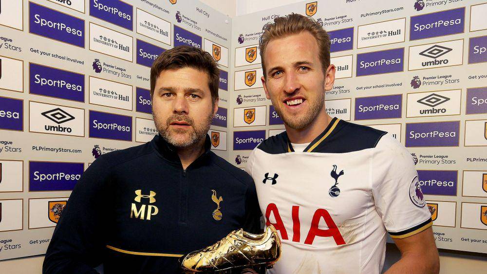 Mauricio Pochettino dan Harry Kane (skysports.com)