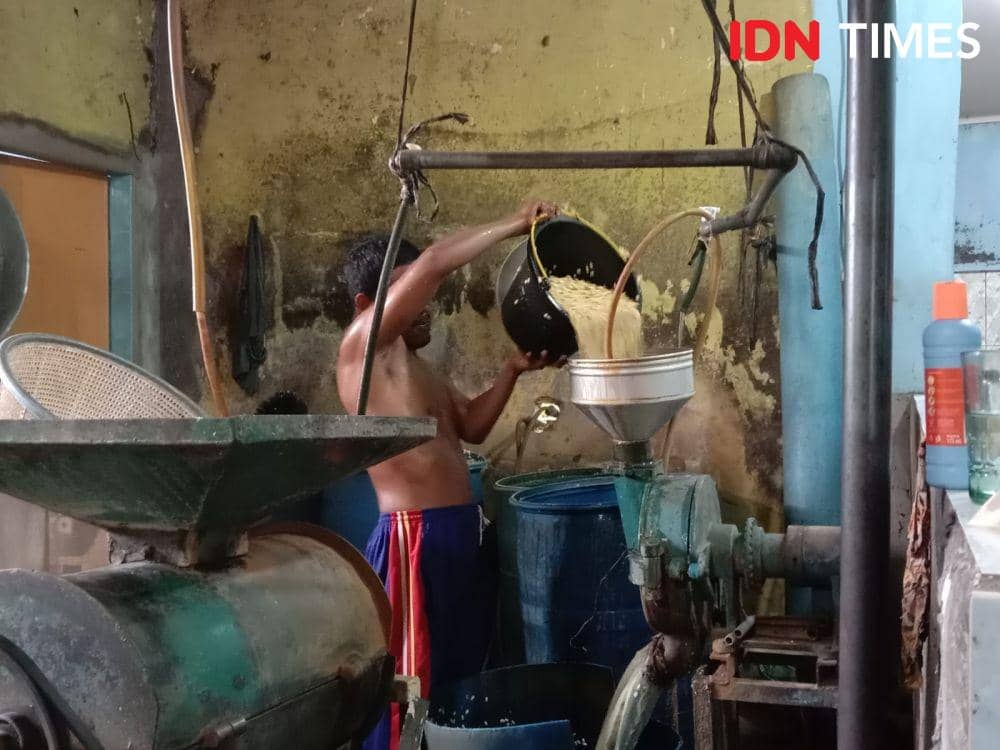 Proses pembuatan tempe di Kecamatan Medan Selayang (IDN Times/Yurika Fenrianti)