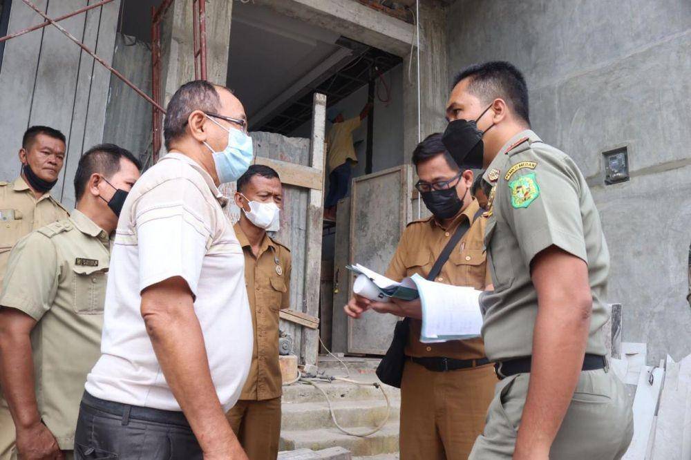 Satpol PP Medan membongkar bangunan diduga tanpa IMB (dok.istimewa)