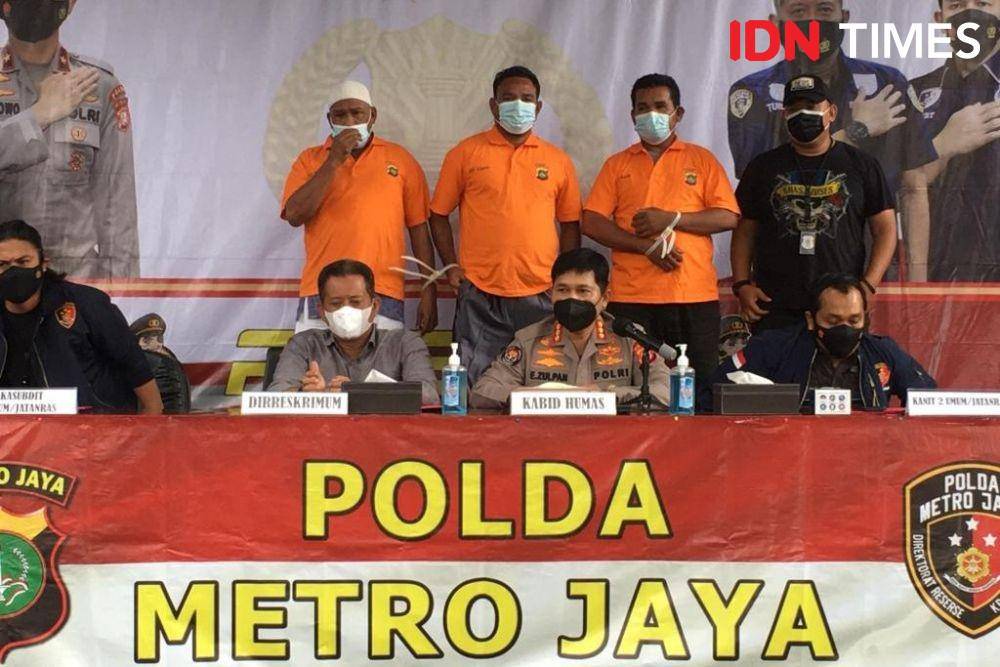 Polda Metro ungkap kasus pengeroyokan dengan korban Ketua Umum KNPI Haris Pertama. (IDN Times/Irfan Fathurohman)