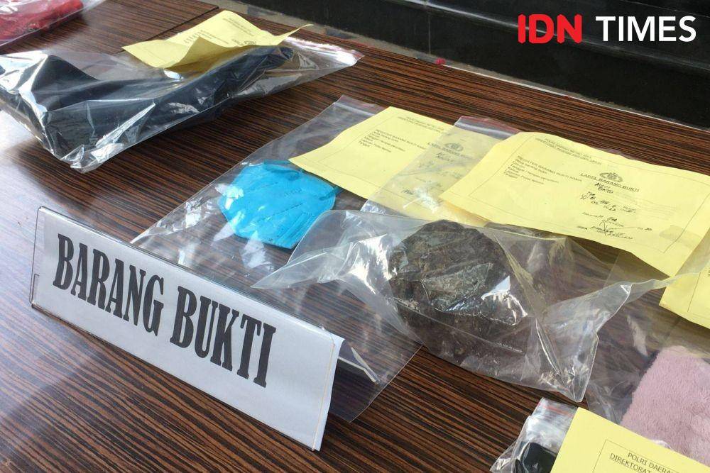 Polda Metro ungkap kasus pengeroyokan dengan korban Ketua Umum KNPI Haris Pertama. (IDN Times/Irfan Fathurohman)