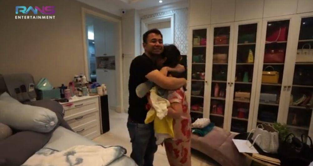 Raffi Ahmad pulang ke rumah setelah isoman. (youtube.com/Rans Entertainment)