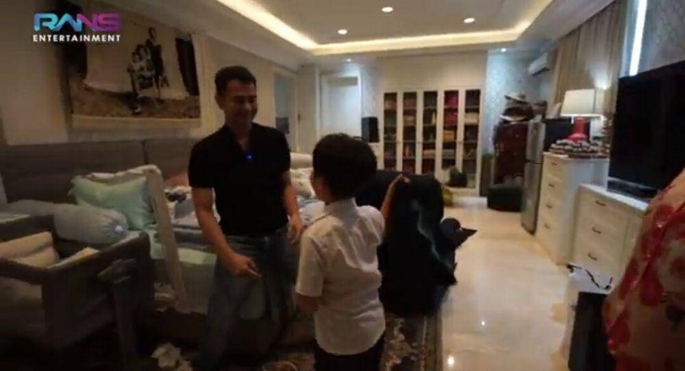 Raffi Ahmad pulang ke rumah setelah isoman. (youtube.com/Rans Entertainment)
