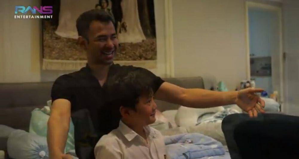 Raffi Ahmad pulang ke rumah setelah isoman. (youtube.com/Rans Entertainment)