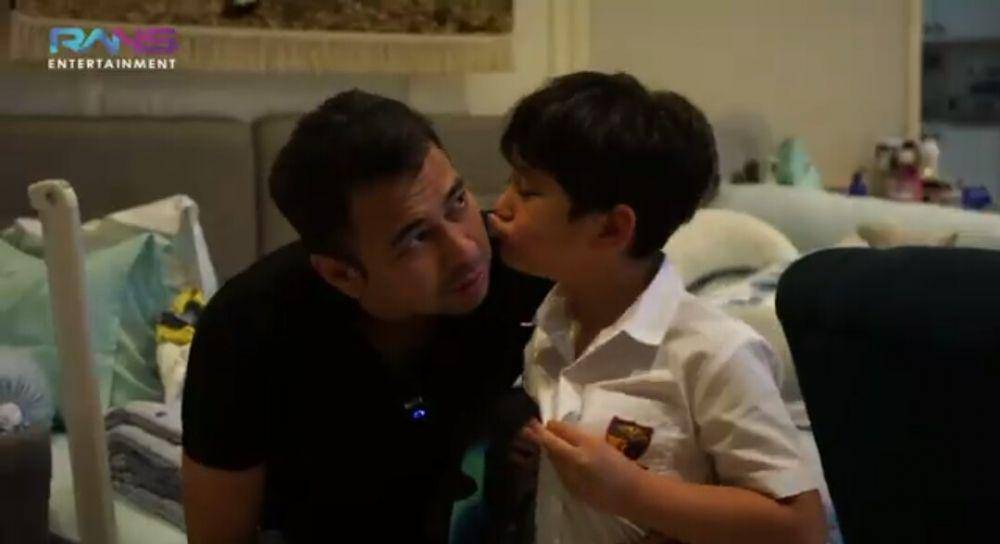 Raffi Ahmad pulang ke rumah setelah isoman. (youtube.com/Rans Entertainment)