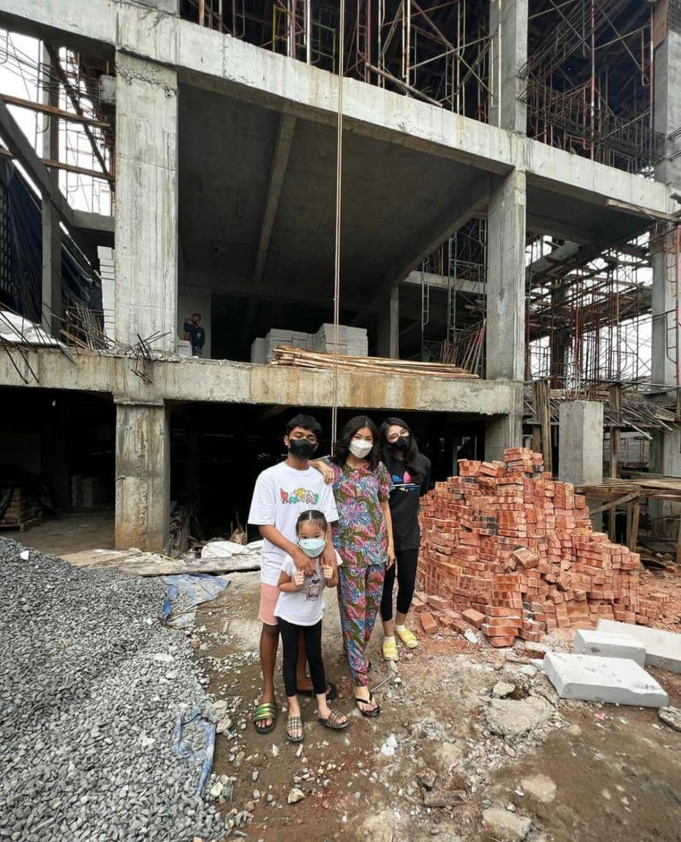 potret artis berlatar rumah mewahnya yang belum jadi (instagram.com/sarwendah29)