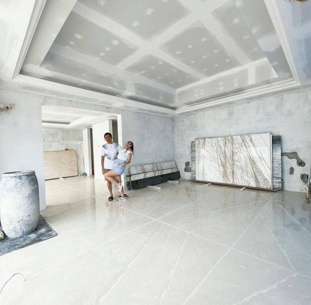 potret artis berlatar rumah mewahnya yang belum jadi (instagram.com/mrsayudewi)