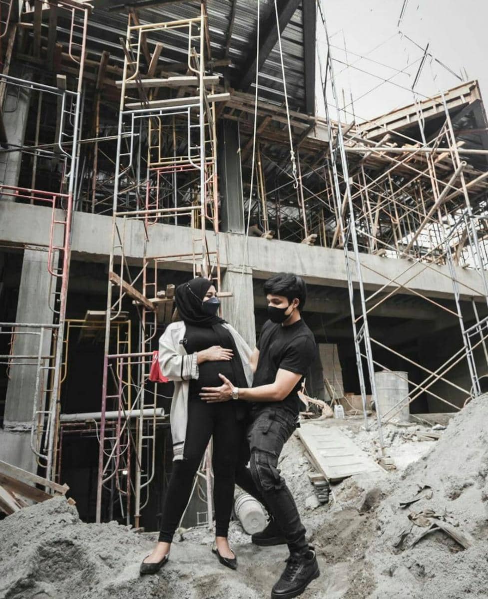 potret artis berlatar rumah mewahnya yang belum jadi (instagram.com/attahalilintar)