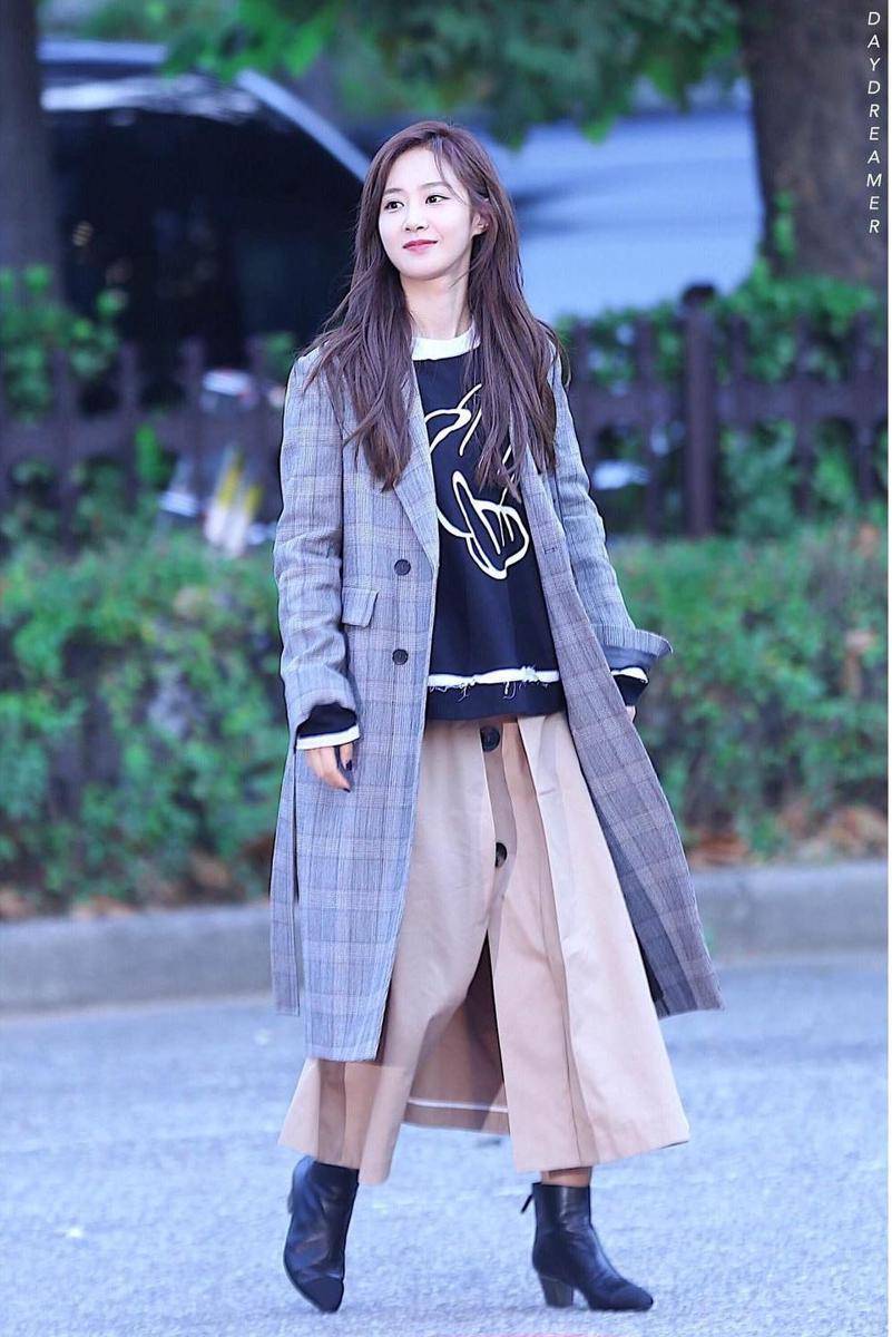 boots ala member SNSD (instagram.com/snsdoutfit)
