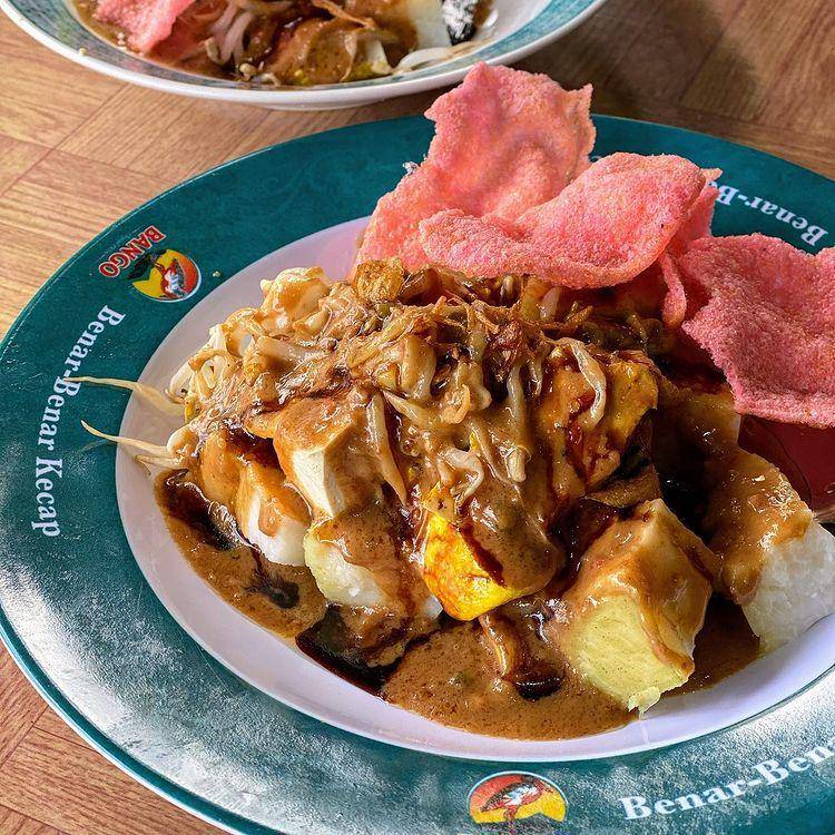 kupat tahu (instagram.com/licsaysyummy)