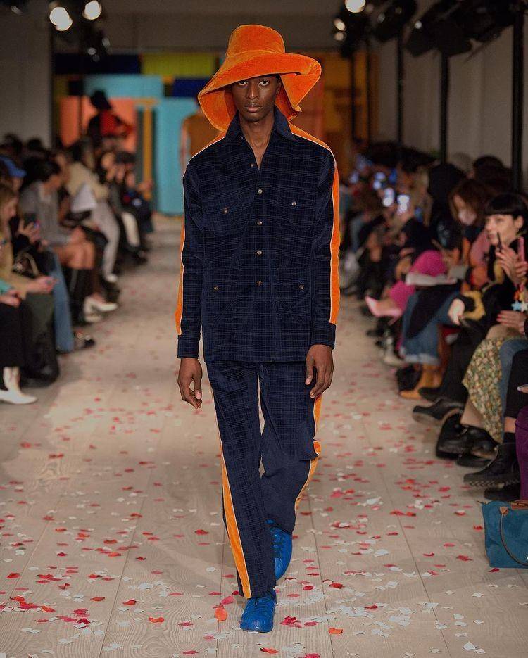 Outfit vintage Bollywood (Instagram.com/Ahluwalia)