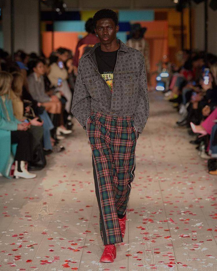 Outfit vintage Bollywood (Instagram.com/Ahluwalia)