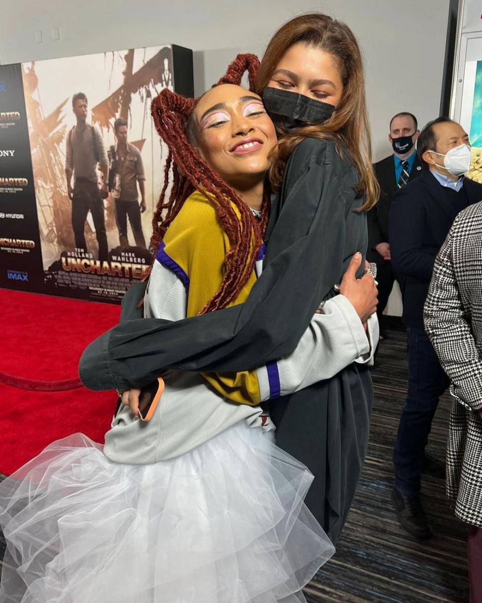 Tati Gabrielle dan Zendaya di fan screening Uncharted (instagram.com/tatigabrielle)