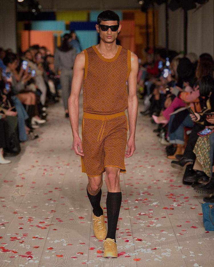Outfit vintage Bollywood (Instagram.com/Ahluwalia)