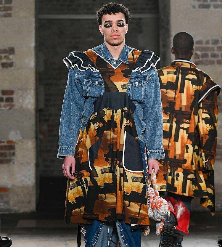 Koleksi outfit Matty Bovan (Instagram.com/londonfashionweek)