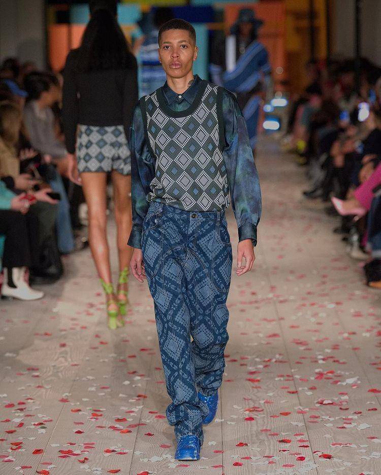 Outfit vintage Bollywood (Instagram.com/Ahluwalia)