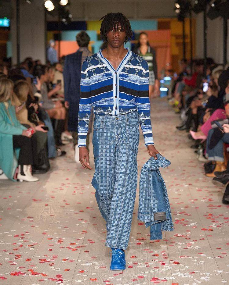Outfit vintage Bollywood (Instagram.com/Ahluwalia)