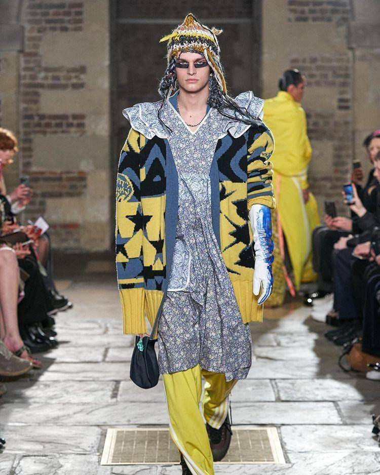 Koleksi outfit Matty Bovan (Instagram.com/thewoolmarkcompany)