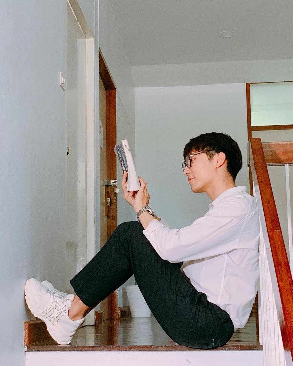 mix and match chunky sneakers ala Mew Suppasit (instagram.com/mewsuppasit)
