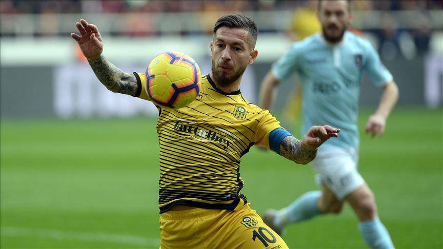 Adem Buyuk menjadi manajer dan pemain Yeni Malatyaspor sejak awal 2022. (aa.com.tr)