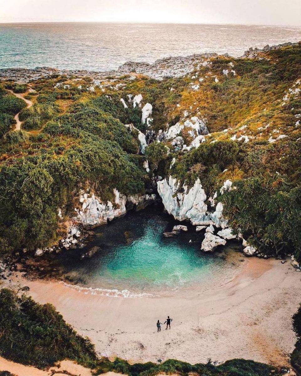 Playa de Gulpiyuri (instagram.com/campingsespana)