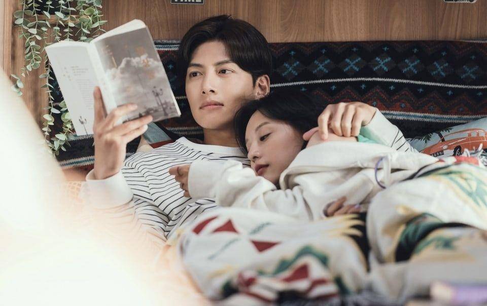 Ji Chang Wook dan Kim Ji Won dalam Lovestruck in the City