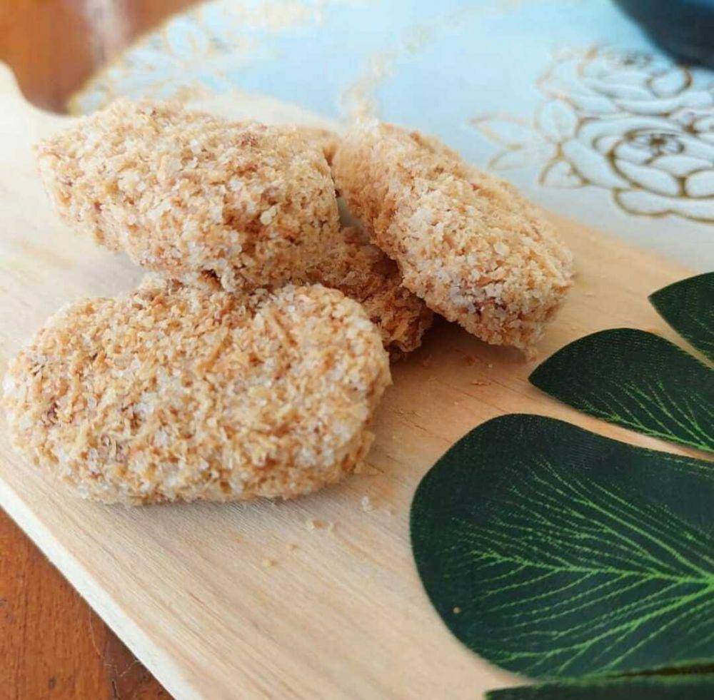 kue sagon (instagram.com/daharmriki)