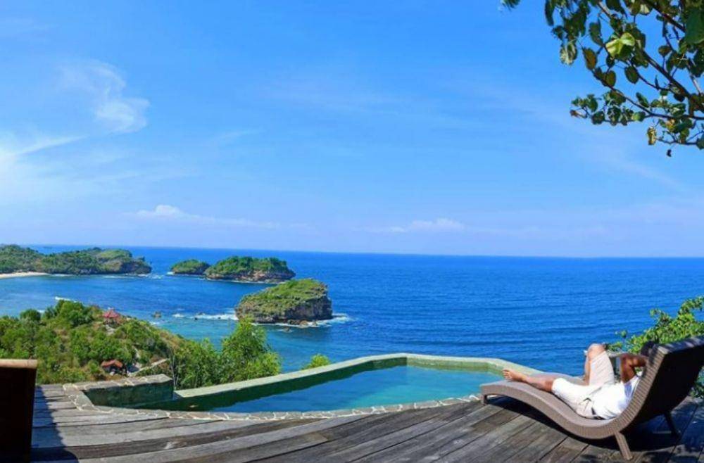 Villa Batu Hill di Pacitan.instagram.com/vendytjoa
