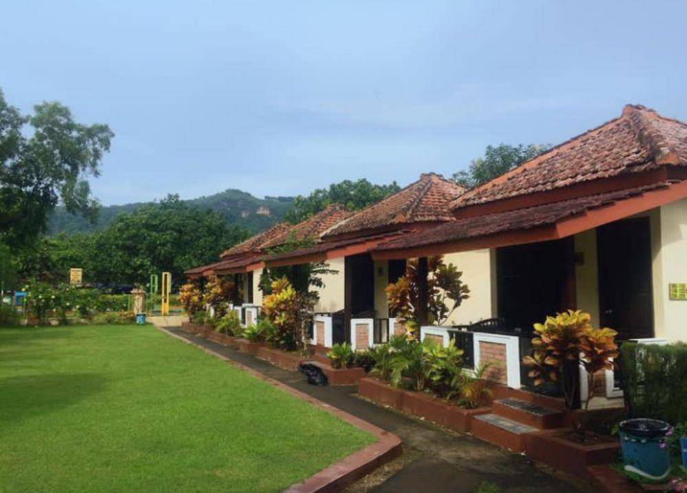 Surfing Bay Cottages di Pacitan.instagram.com/kurcil