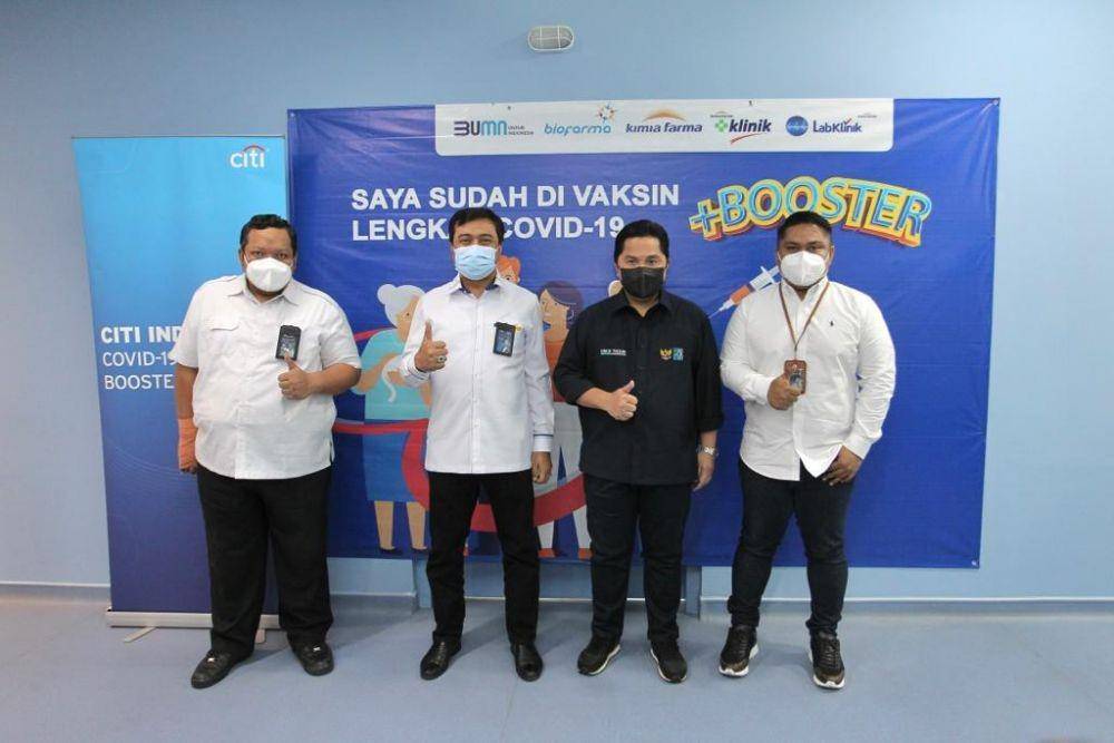 Erick Thohir periksa kesiapan layanan vaksinasi booster Sinopharm di Klinik Kimia Farma (dok. Kementerian BUMN)