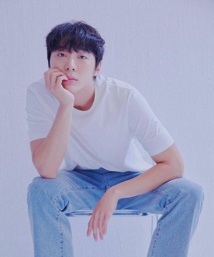 Shin Hyun Soo (instagram.com/shintop20)