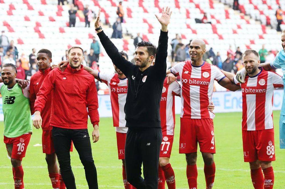 Nuri Sahin menjadi manajer sekaligus pemain Antalyaspor di Turkish Super Lig sejak awal 2021/2022. (twitter.com/nurisahin)