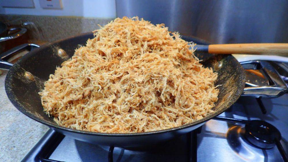 Memasak abon ayam (julieolive.co.uk)