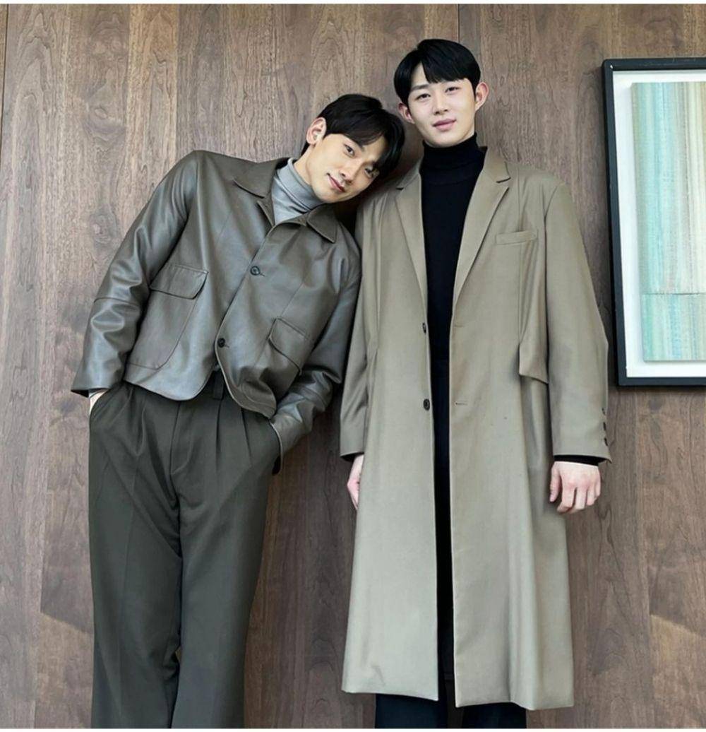 Potret pemain drama Korea Ghost Doctor saat di balik layar. (instagram.com/rain_oppa)
