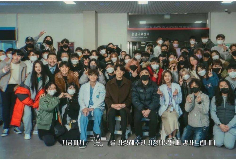 Potret pemain drama Korea Ghost Doctor saat di balik layar. (instagram.com/seunghyun.han)