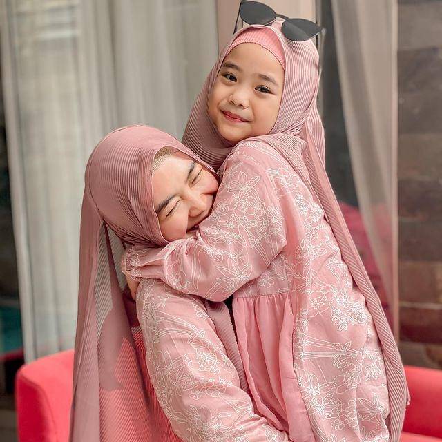 potret Ria Ricis dengan keponakannya (instagram.com/riaricis1795)