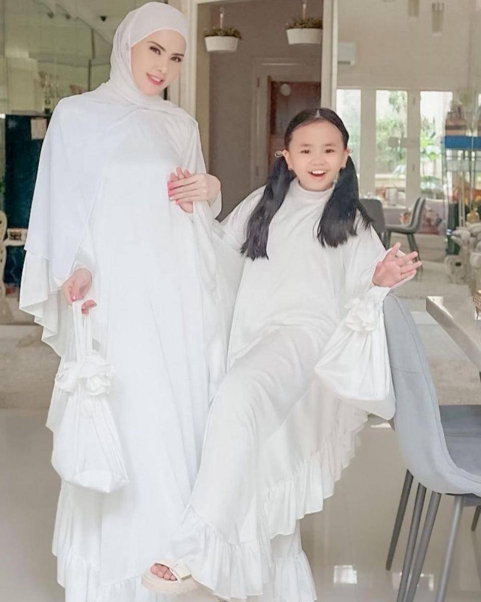 Angel Lelga dan Hawra (instagram.com/angellelga)