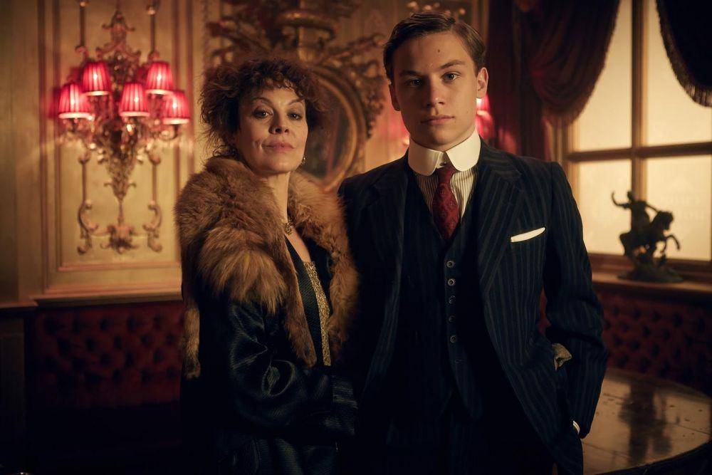 potret Helen McCrory dan Finn Cole (twitter.com/finncole)