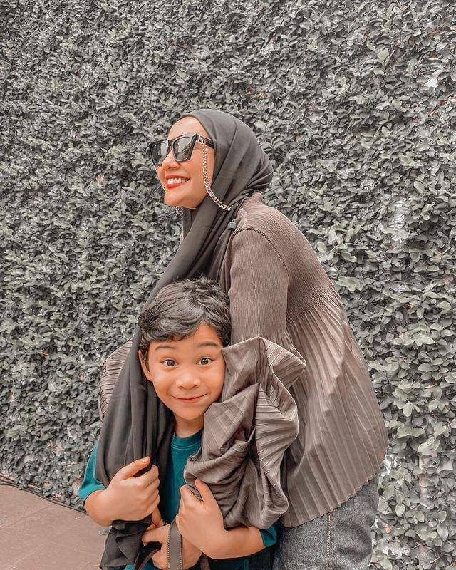 potret Zaskia Sungkar dan keponakan (instagram.com/zaskiasungkar15)