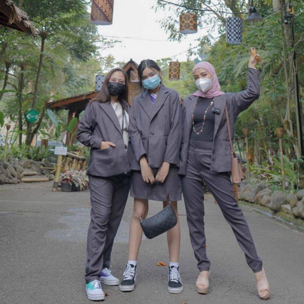 potret Bella Saphira dan kedua putrinya (instagram.com/bellasaphiraofficial)