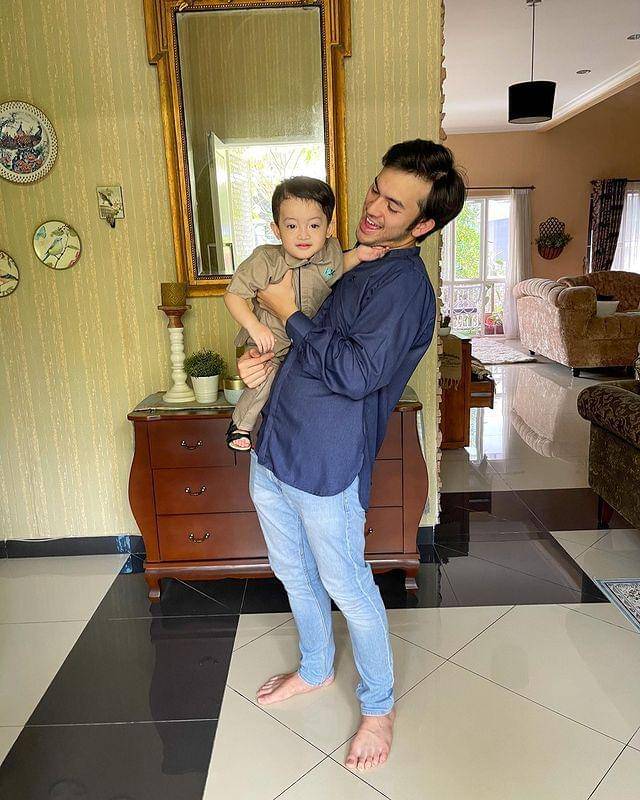 potret Rizky Nazar dengan keponakan (instagram.com/rizkinanazarr)
