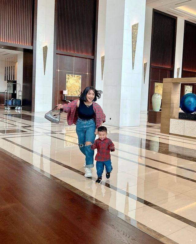potret Fujianti Utami Putri dan keponakan (instagram.com/fuji_an)