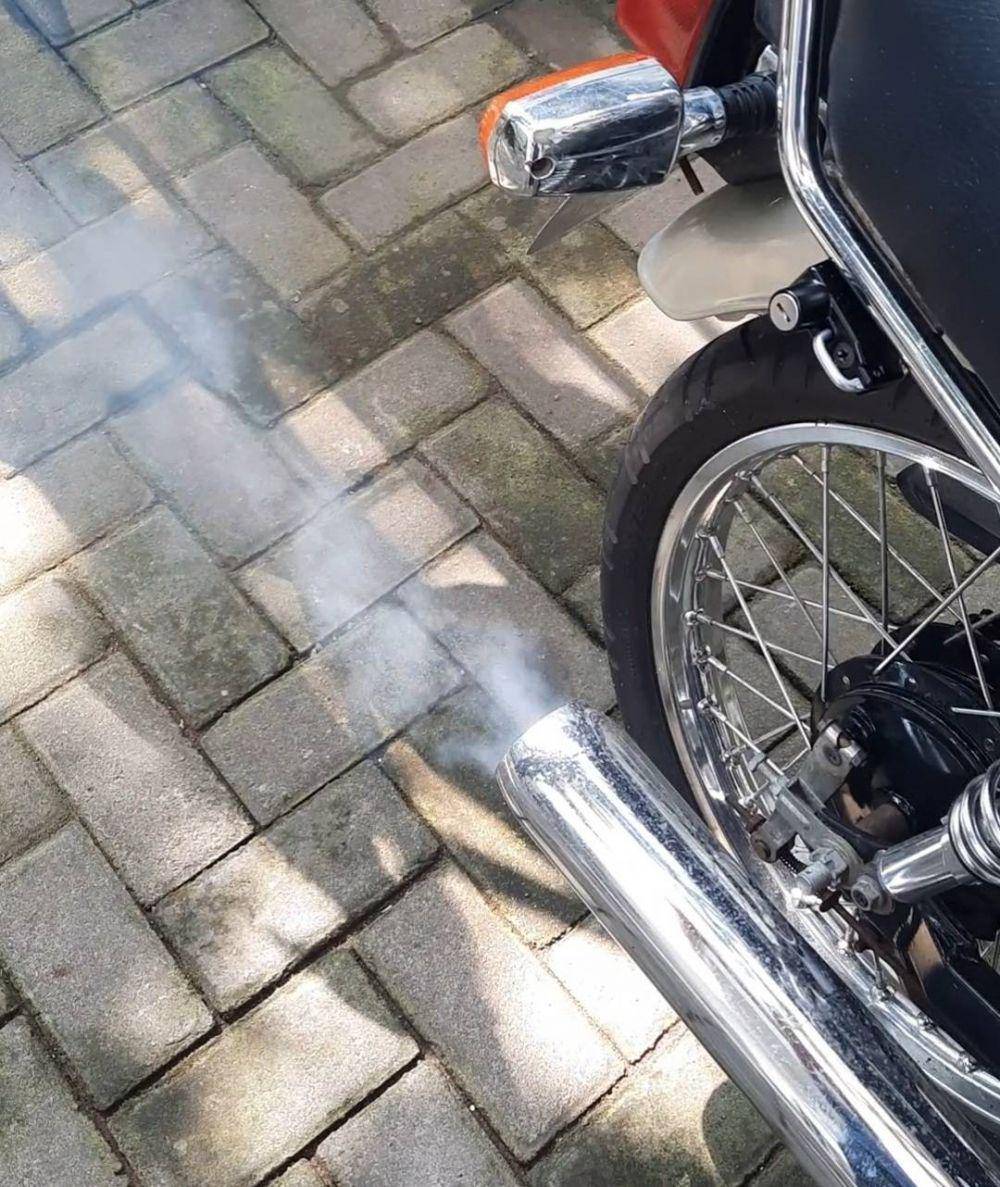 Ilustrasi motor yang sedang dipanaskan (dok.pribadi/Rizqo Karim)