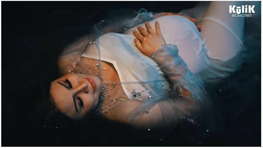 Momo Geisha (instagram.com/riomotret)